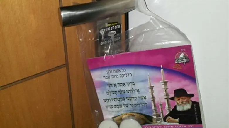 חלוקת נרות שבת בתל אביב