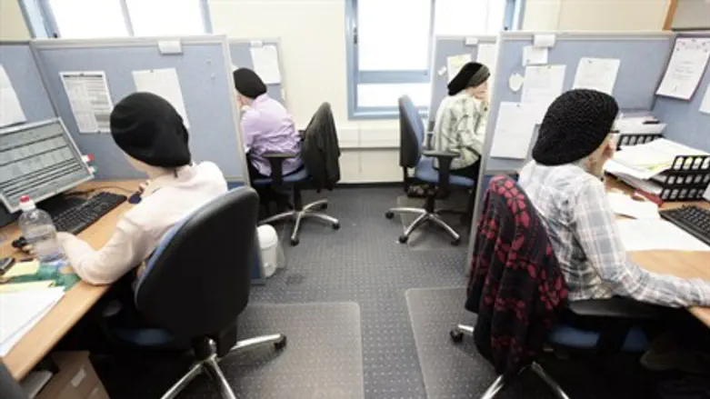 Haredi women in high-tech (illustration)
