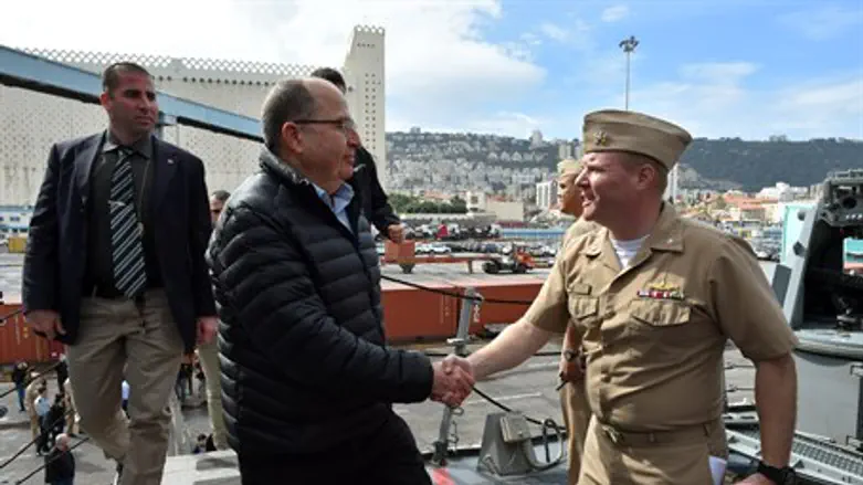 Moshe Ya'alon on the USS Carney
