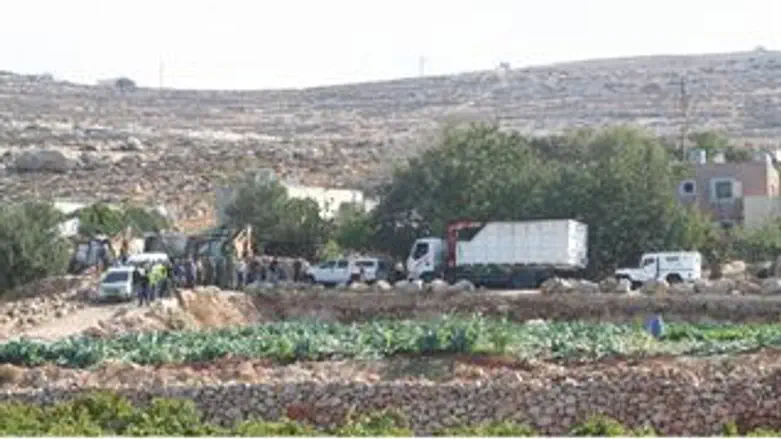 הרס בניה לא חוקית סמוך לחברון