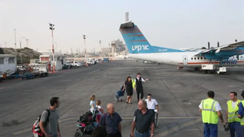 שדה דב. ארכיון