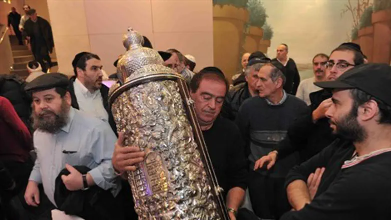 הכנסת ספר תורה