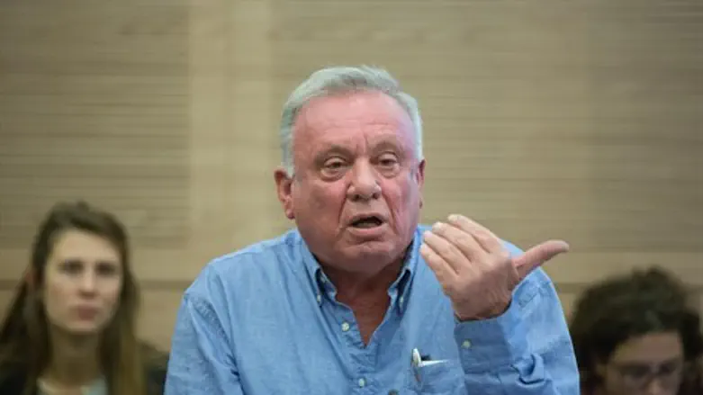 מרגיש במרכז. ח"כ איתן ברושי