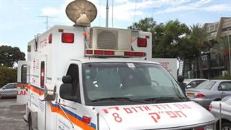 אמבלונס מד"א עם המצלמה