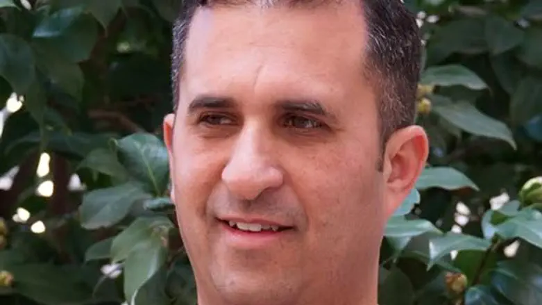 קורא לרכוש דווקא שם. אפי שרון
