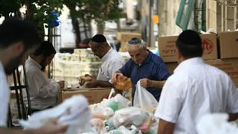 חלוקת מזון לנזקקים
