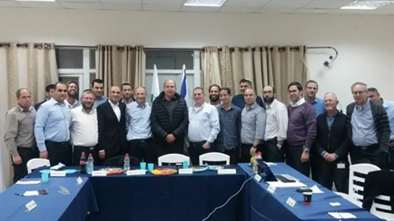 יעלון עם חברי המועצה