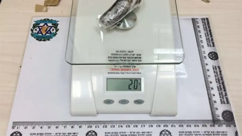 שקילת הסמים שנתפסו