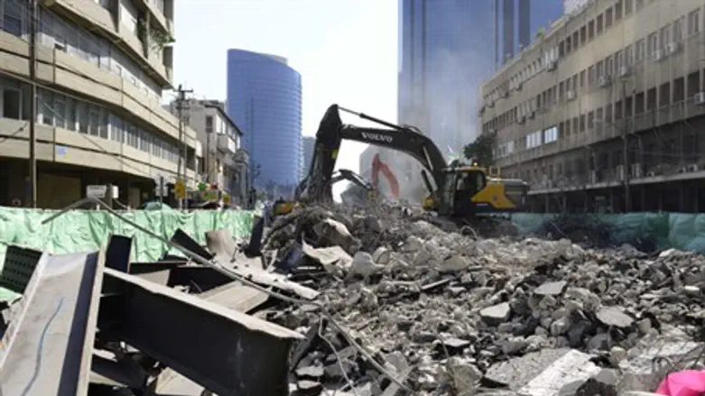 Demolition work in Tel Aviv 2015