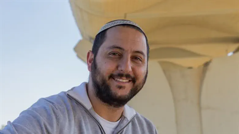 "אני נשאב אל המוזיקה כל פעם מחדש". אבי בניון