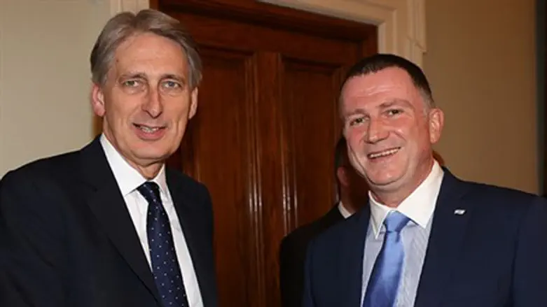 Юлий Эдельштейн в Великобритании