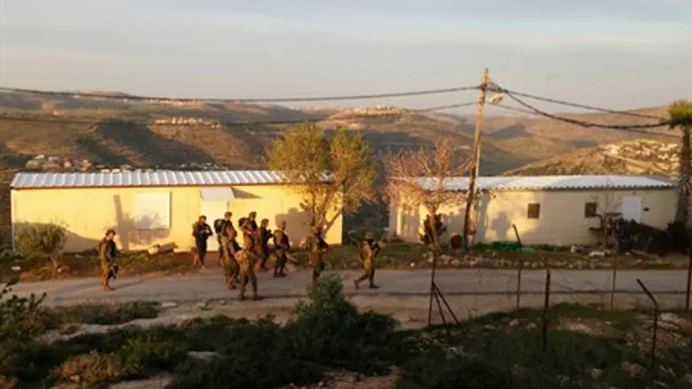 Силы безопасности в поселении Эли