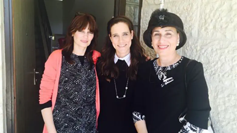 הרבניות לאו ודרעי עם צילית יעקבסון, יו"ר עמותת בת מלך