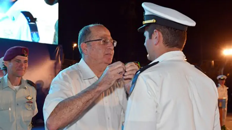 יעלון בסיום קורס חובלים, הערב