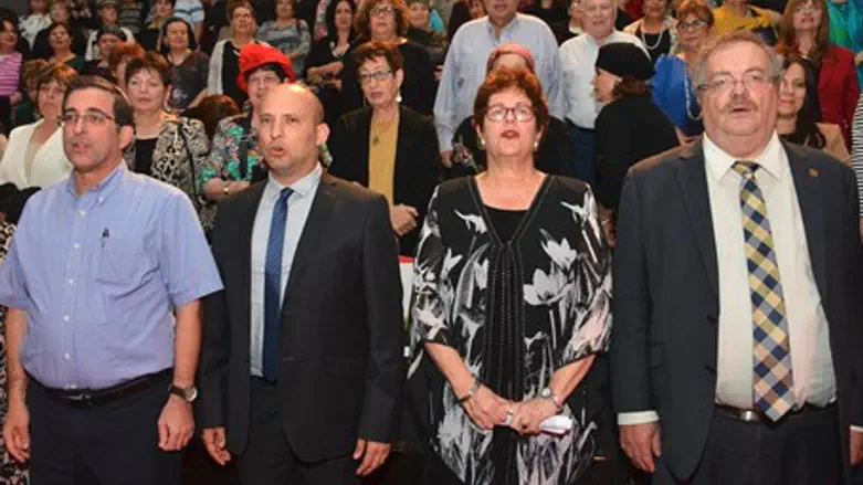 Singing Hatikva at Emunah Celebration