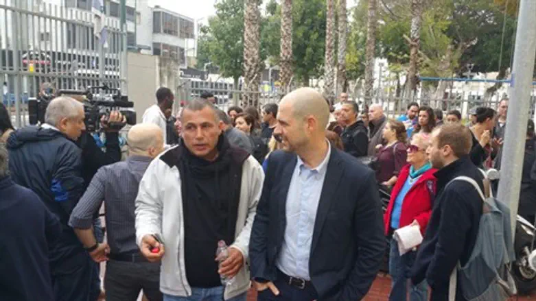 אוחנה בסיור. היום