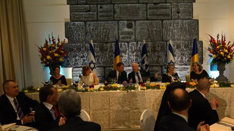 בית הנשיא, הערב