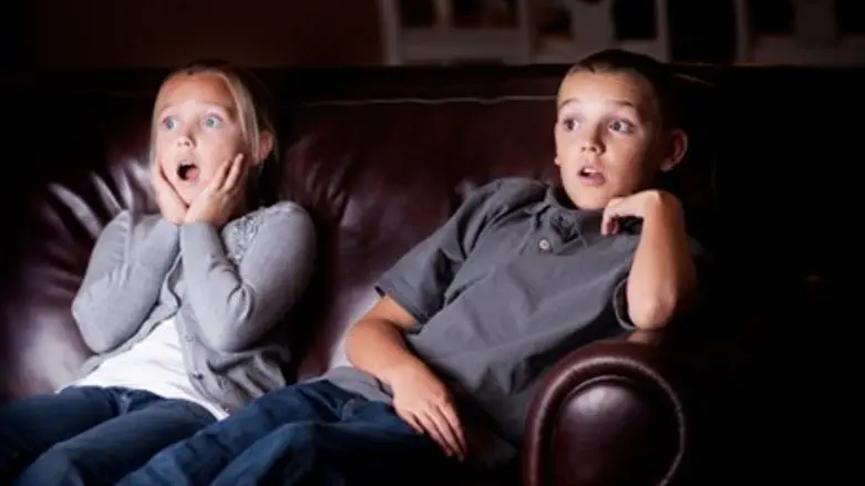 Kids and TV (illustration)