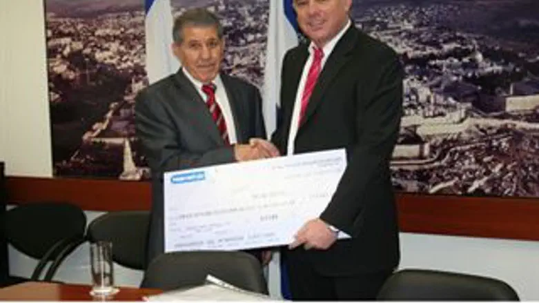 טקס העברת הצ'ק. היום