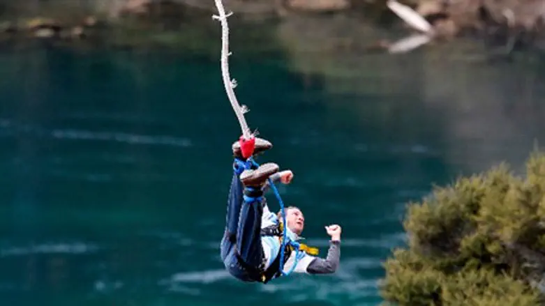 The man's rope snapped during an extreme "Tarzan" pendulum drop (illustration)