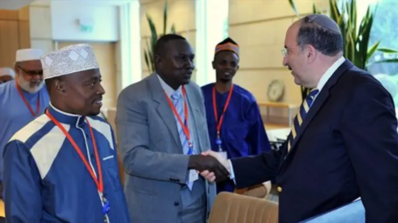 Доре Голд встречает африканских имамов