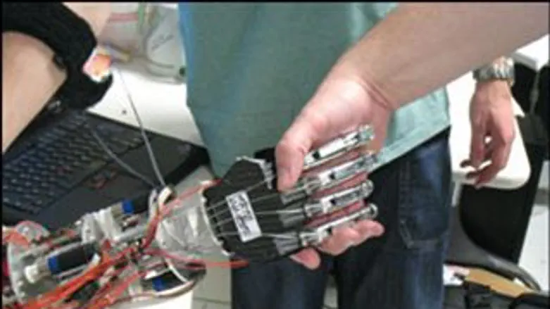 אב הטיפוס של היד החכמה