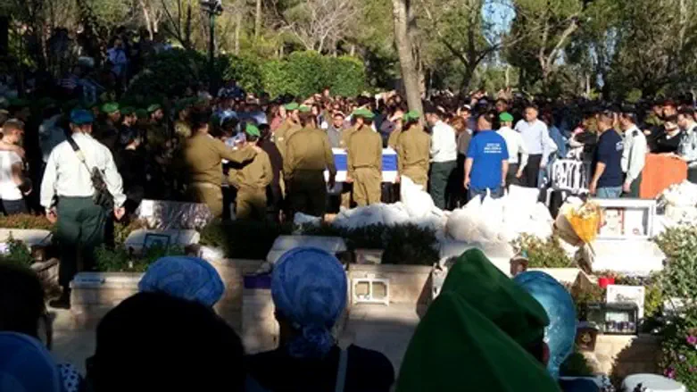 Tuvia Yanai Weissman's funeral