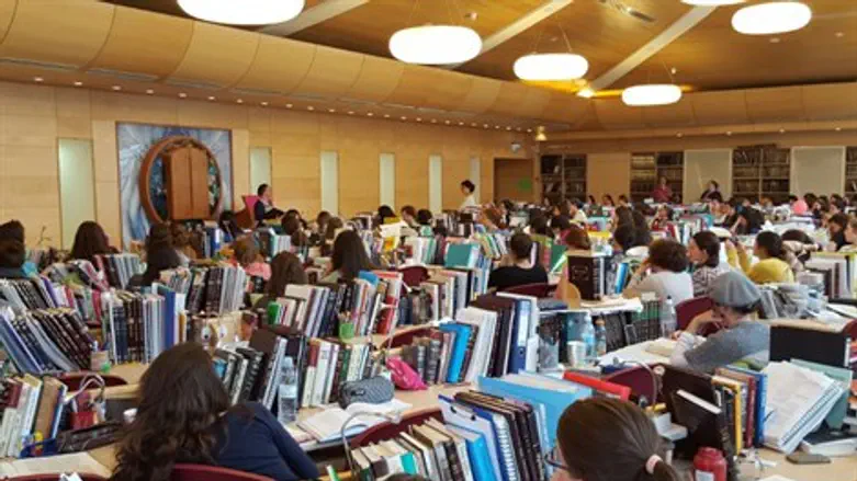 תלמידות במדרשת לינדנבאום