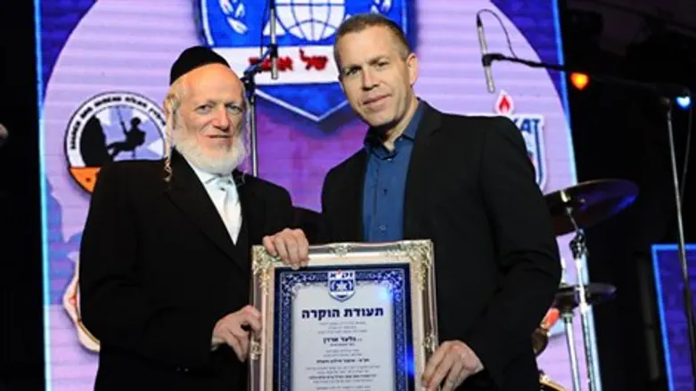 השר ארדן עם יהודה משי זהב