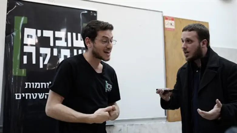 שוברים שתיקה בפעילות