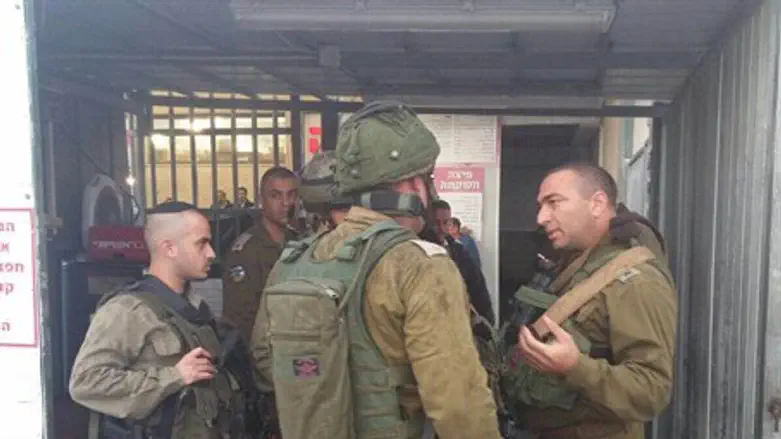 Soldiers at Sha'ar Binyamin