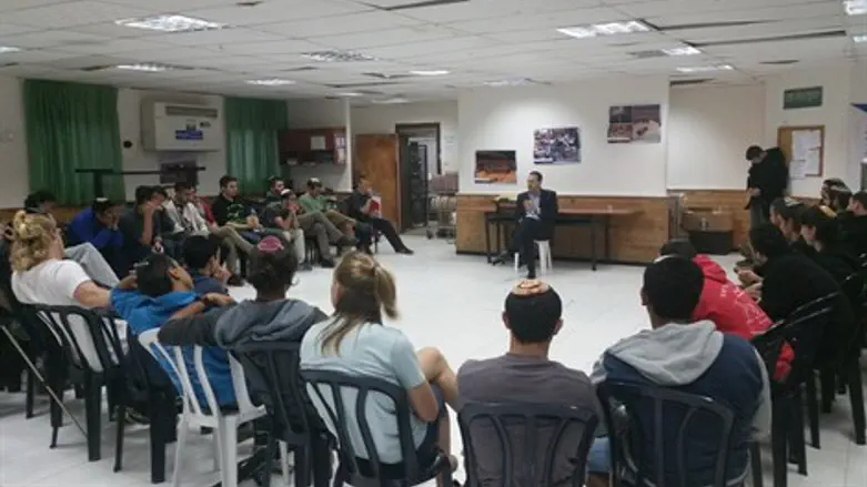 ח"כ זוהר בשיחה עם התלמידים