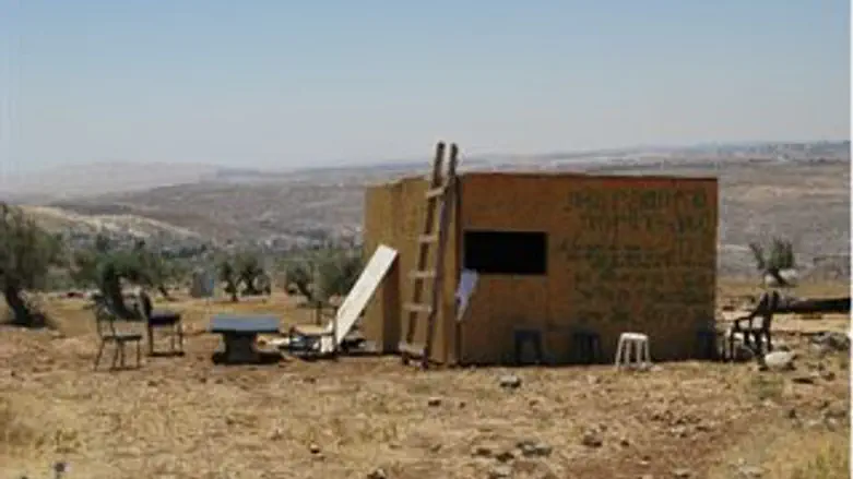 צריף בגבעה