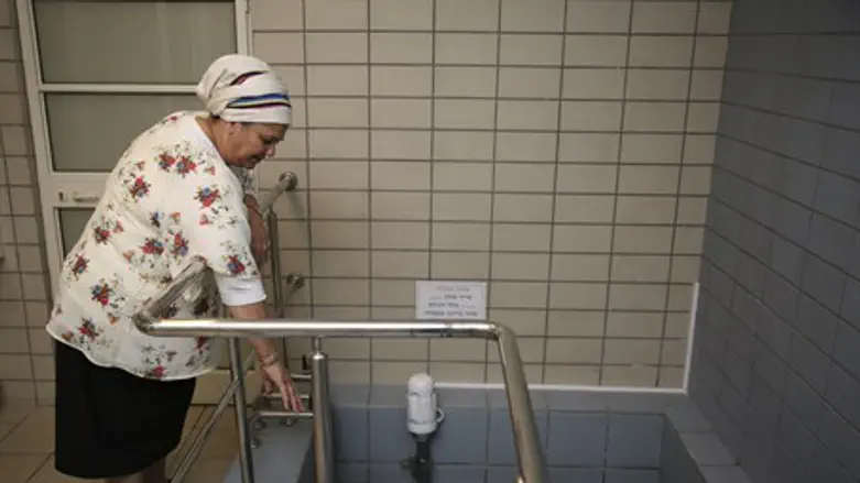A "balanit" mikveh attendant 