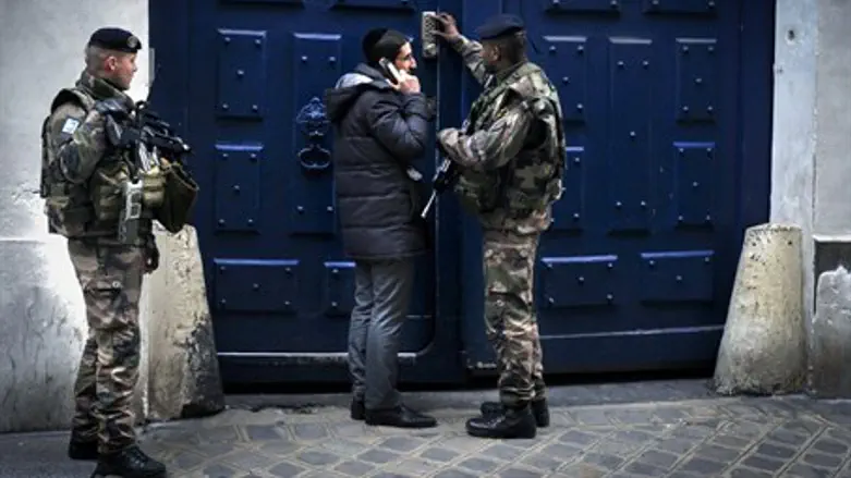 French soldiers guard the entrance to a Paris synagogue