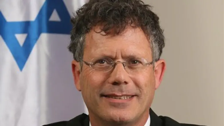 במוקד הביקורת. שופט בית המשפט העליון יצחק עמית