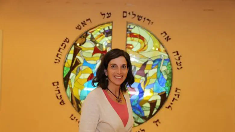 "להירתמות של האנשים לעזור יש תפקיד בהבראה הפנימית שלי". שירה דיוק באולם השמחות על שם ביתה