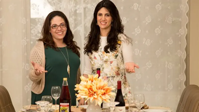 “ההסבה המשותפת היא התשובה לאויבים שלנו”. חוי ארנפלד (משמאל) ותהילה פרידמן