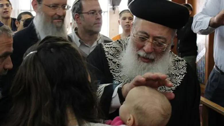 הרב עמר מברך את בתו של ינאי הי"ד