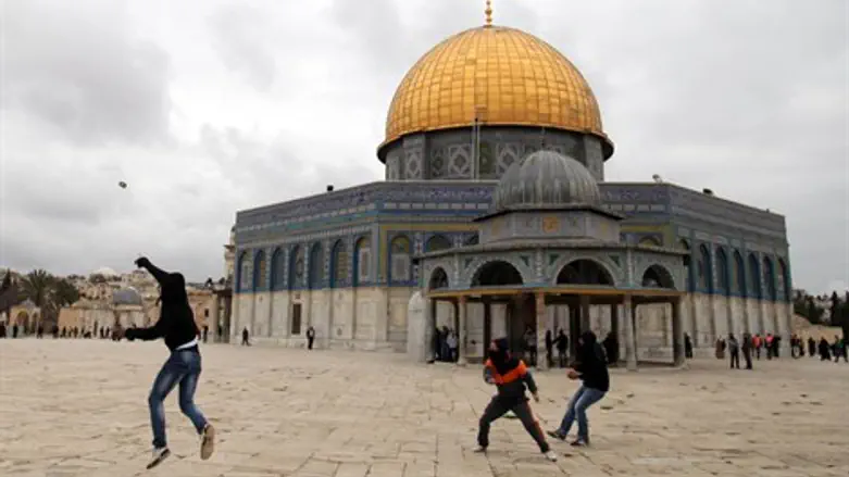 "התקנת המצלמות מעבירה את הריבונות בהר הבית לידיים ירדניות". הר הבית