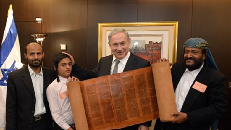 Биньямин Нетаньяху с евреями из Йемена