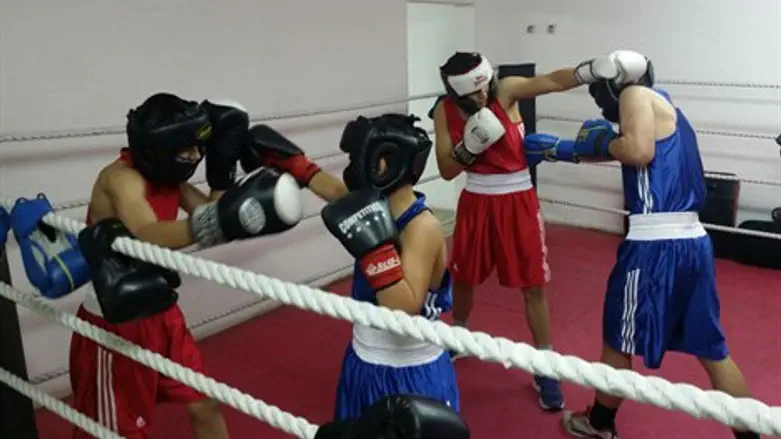 באימונים. מועדון האגרוף באילת