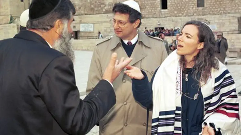 Reform woman at Kotel (illustration)