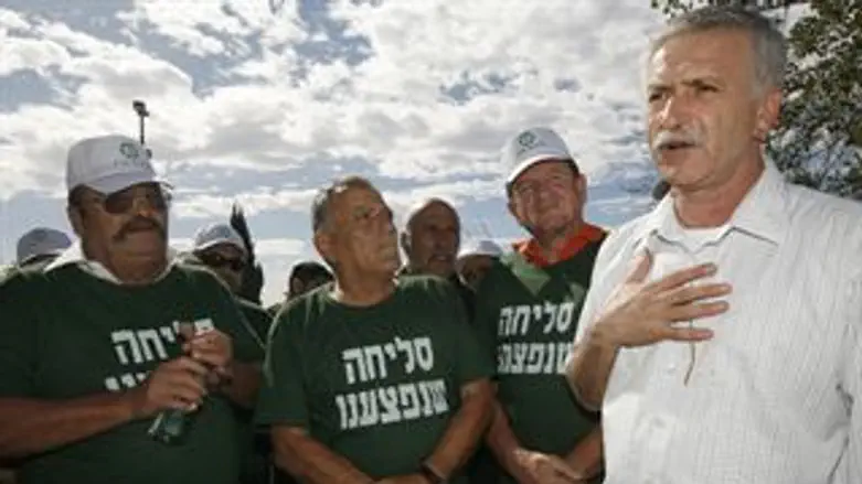 ח"כ חסון עם נכי צה"ל המפגינים