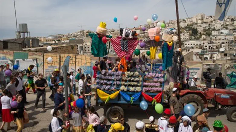 Жители Хеврона празднуют Пурим