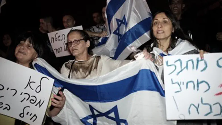 Rally in support of the soldier