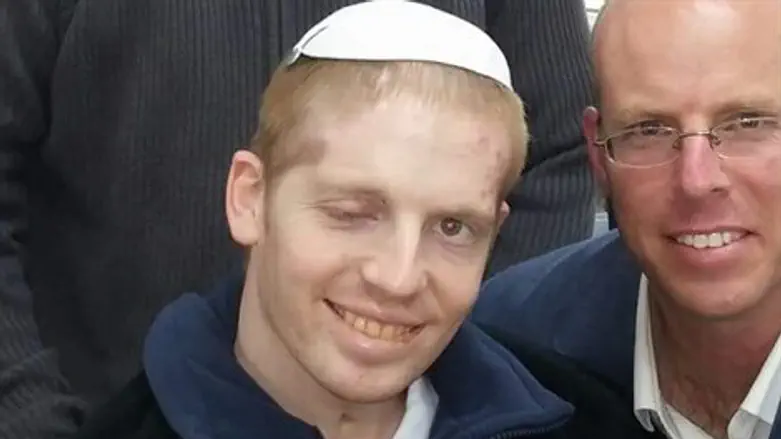 למרות הכול מחייך. יהודה יצחק