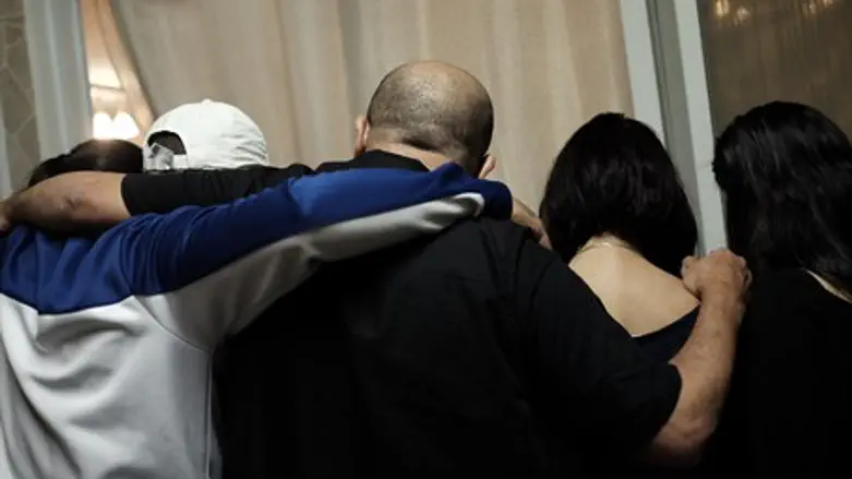 Family of soldier who shot wounded terrorist in Hevron