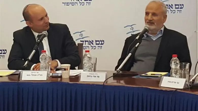 מימין: מרים פרץ, ארז ביטון, שר החינוך בנט והמנכ''לית מיכל כהן