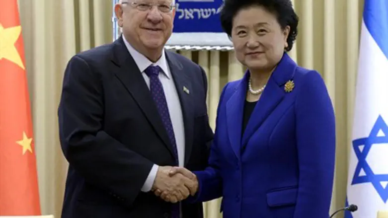 Реувен Ривлин и Лю Яньдун